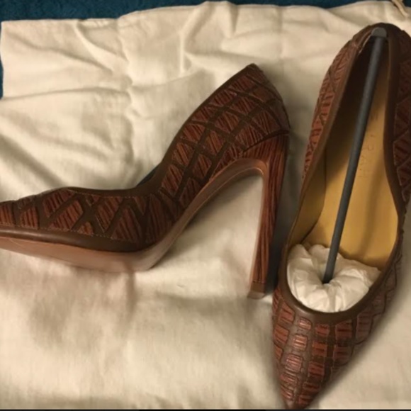 Yevrah Womens Designer Wood Pump - Made in Brazil - Picture 9 of 10